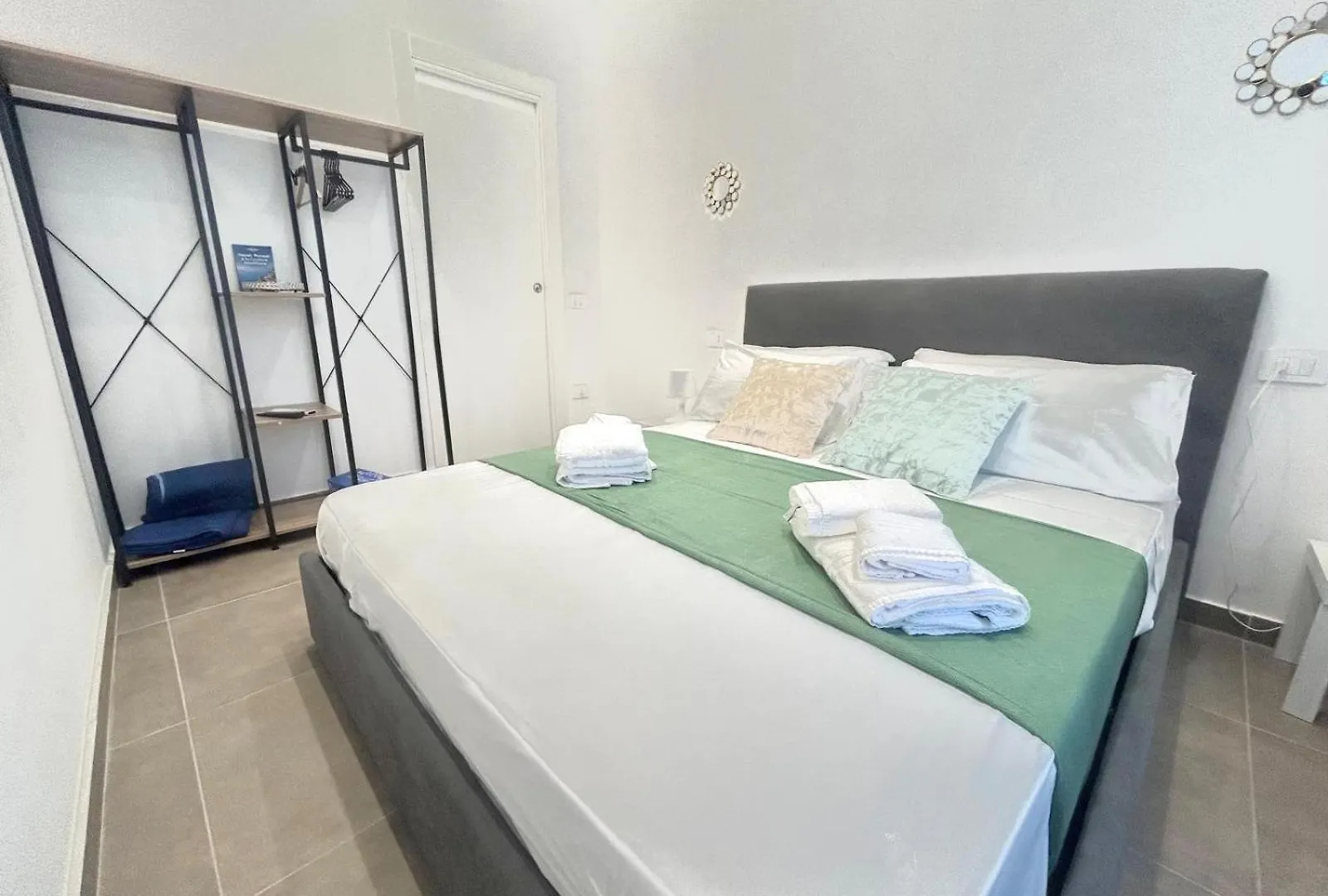 Fly Zone Naples Bed & Breakfast
