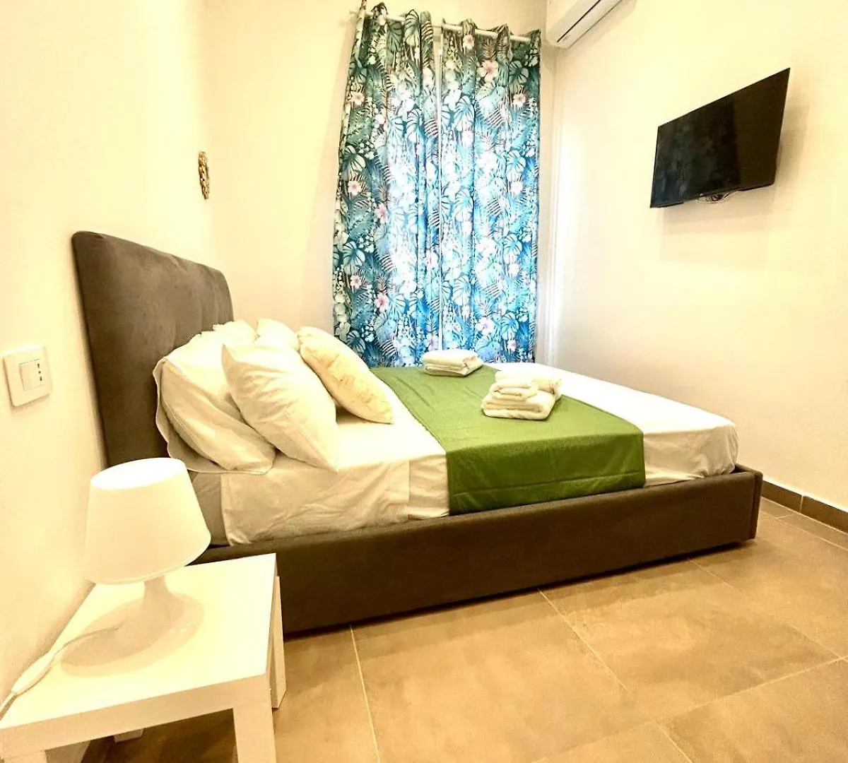 Fly Zone Naples Bed & Breakfast