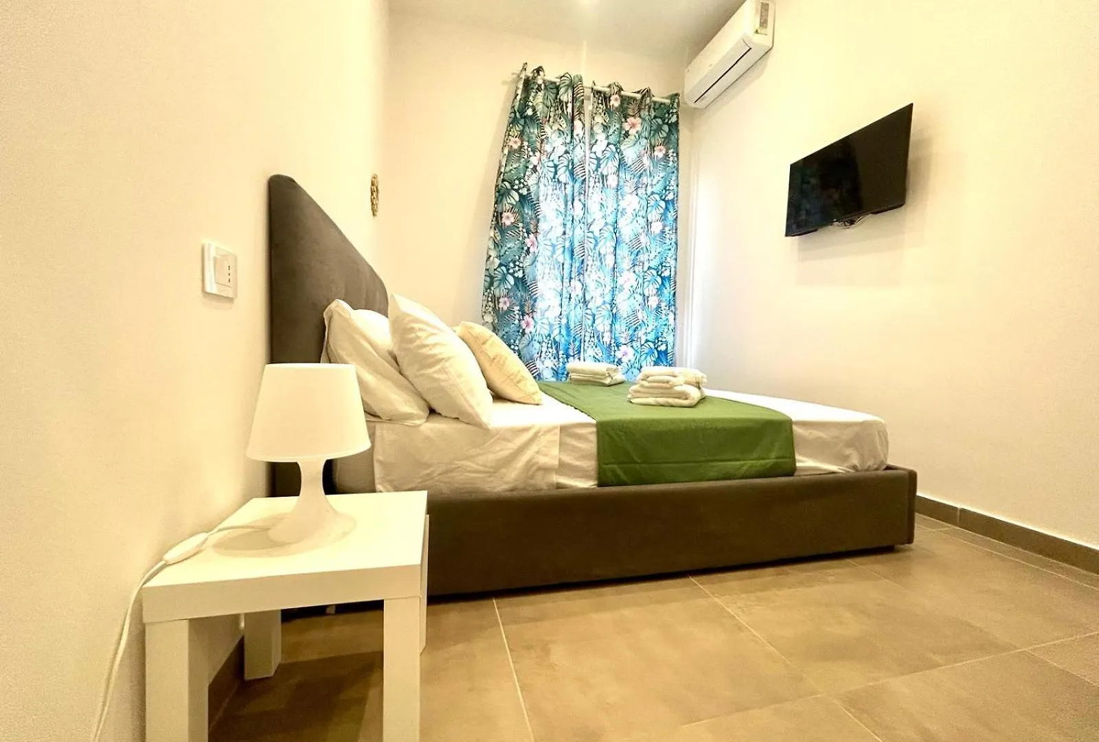 Fly Zone Naples Bed & Breakfast Italy