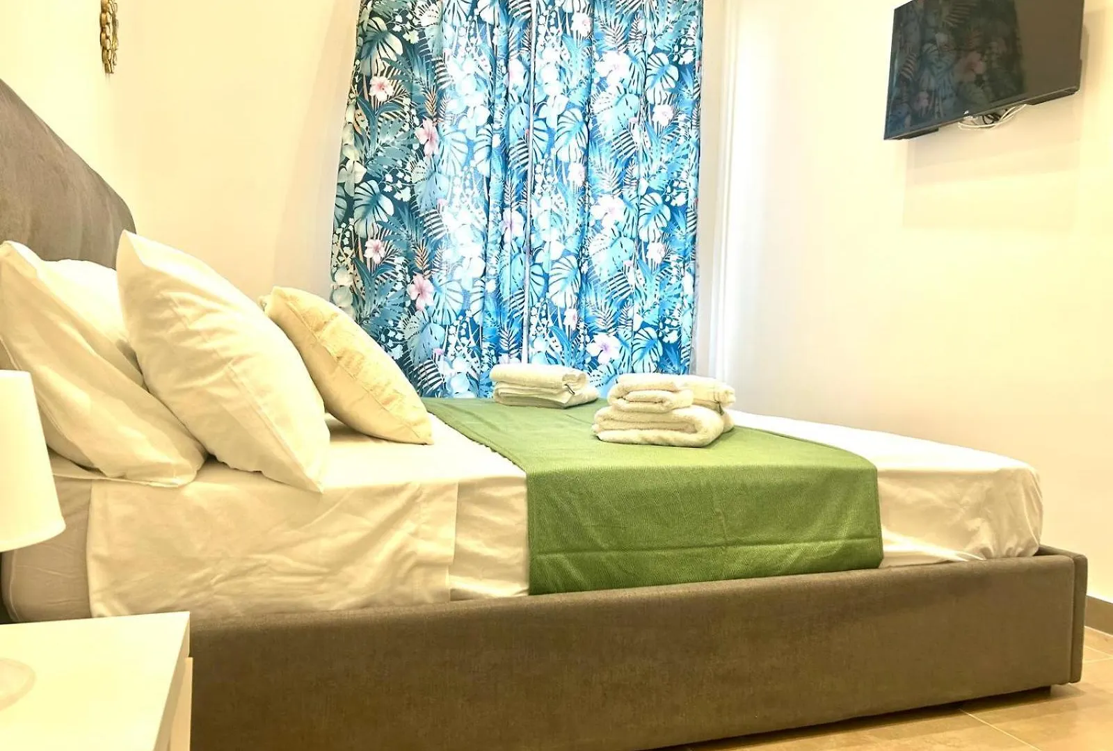 Fly Zone Naples Bed and Breakfast Bed & Breakfast